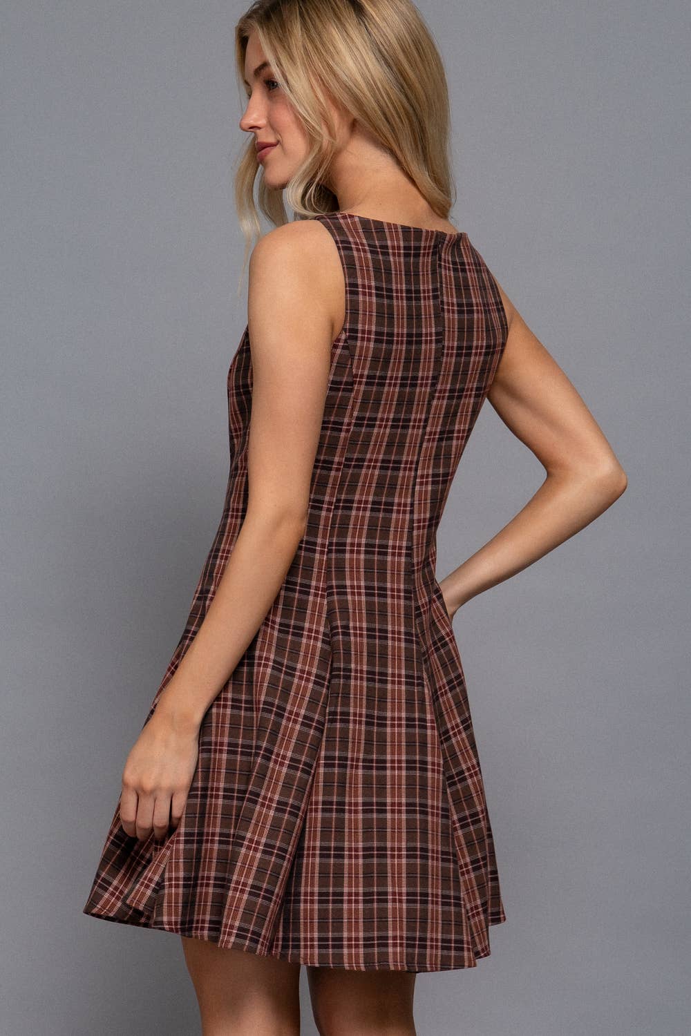 Sleeveless Boat Neck Swing Plaid Woven Mini Dress: mauve/black