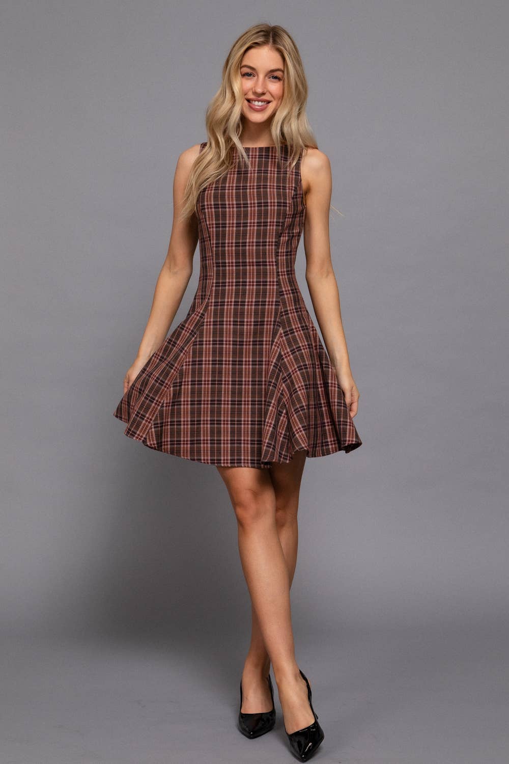 Sleeveless Boat Neck Swing Plaid Woven Mini Dress: mauve/black