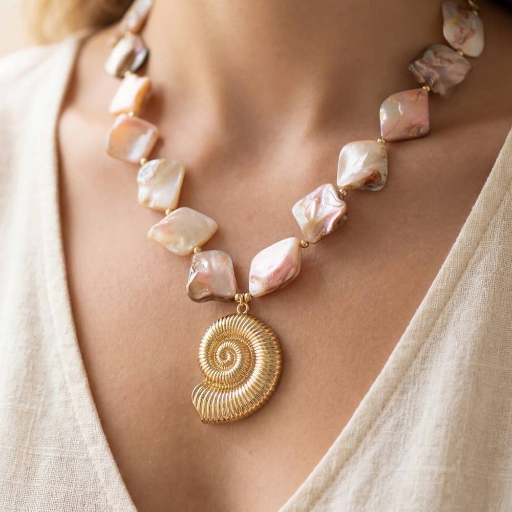 Seashell Link Pendant Necklace